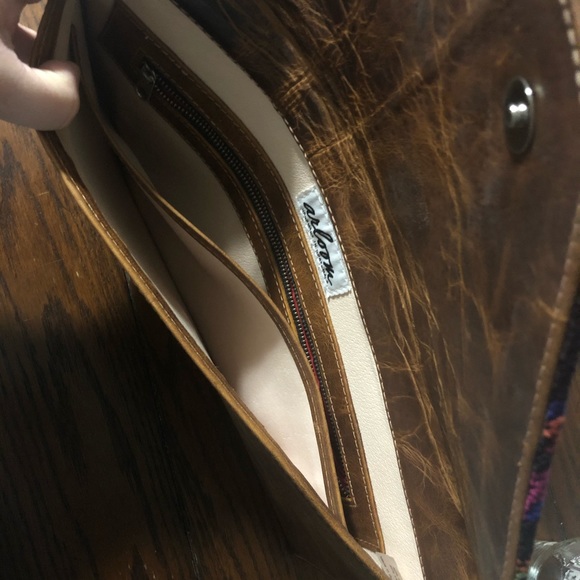 Arloom Clutch - Picture 3 of 3